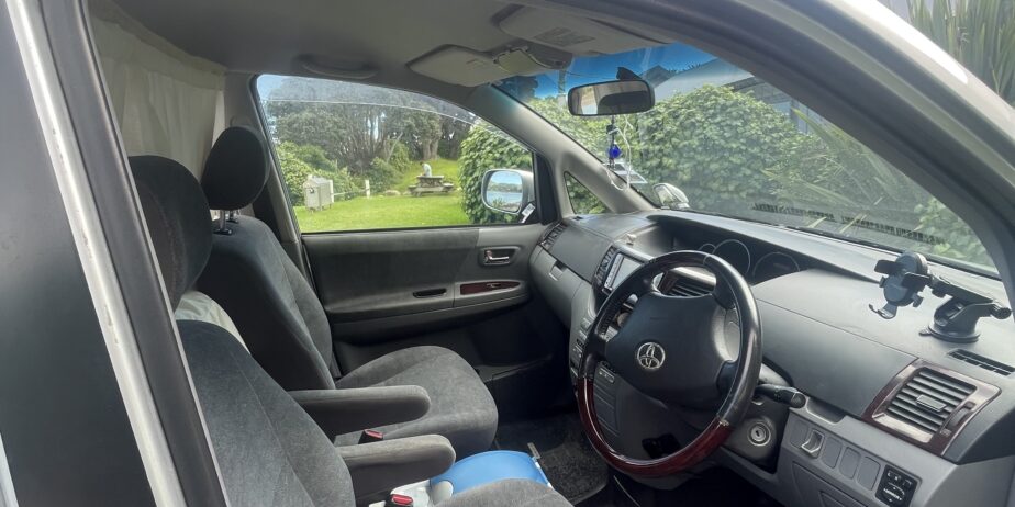 Beautiful winterproof campervan – Toyota Noah 2007