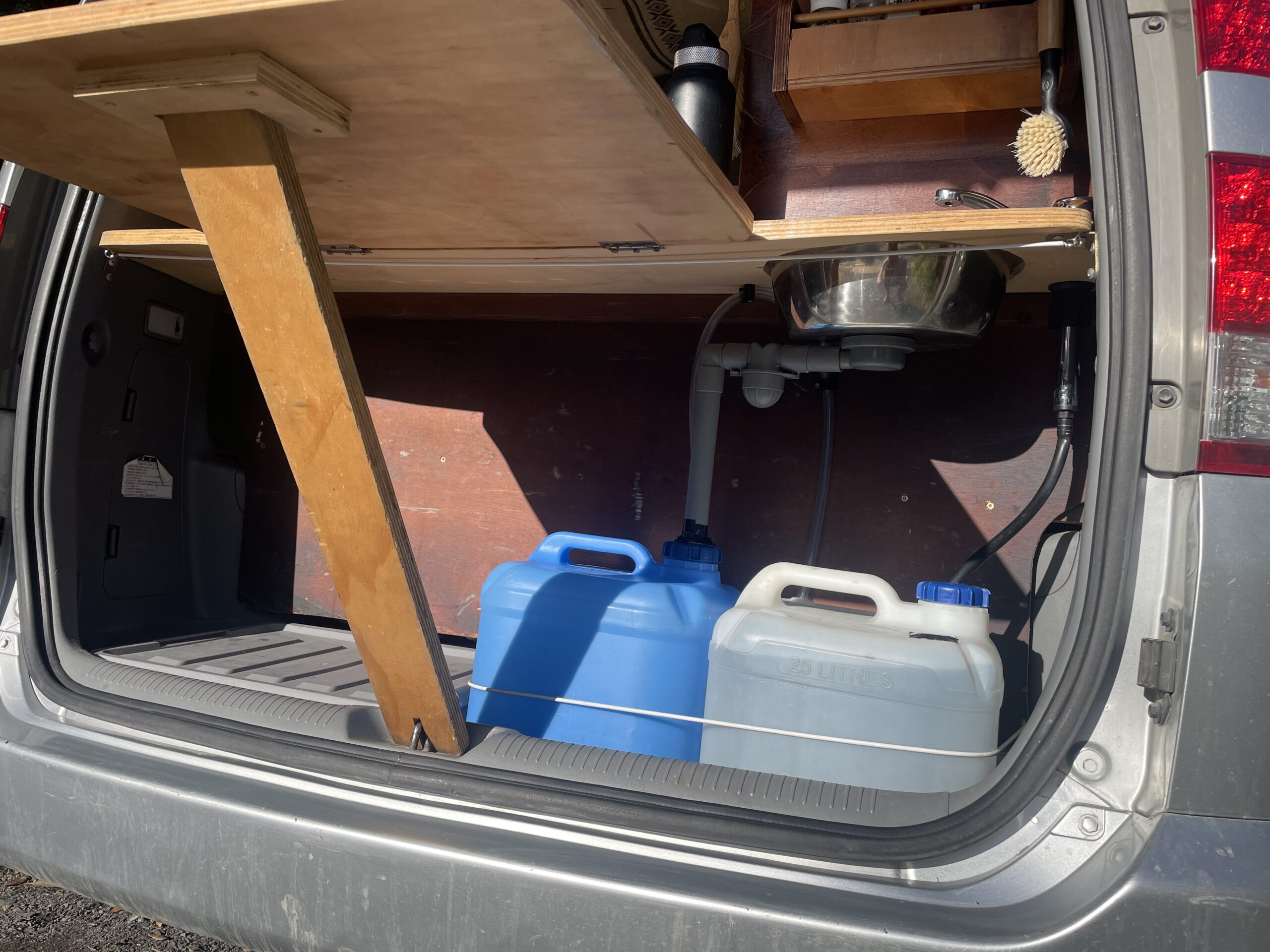 Beautiful winterproof campervan – Toyota Noah 2007