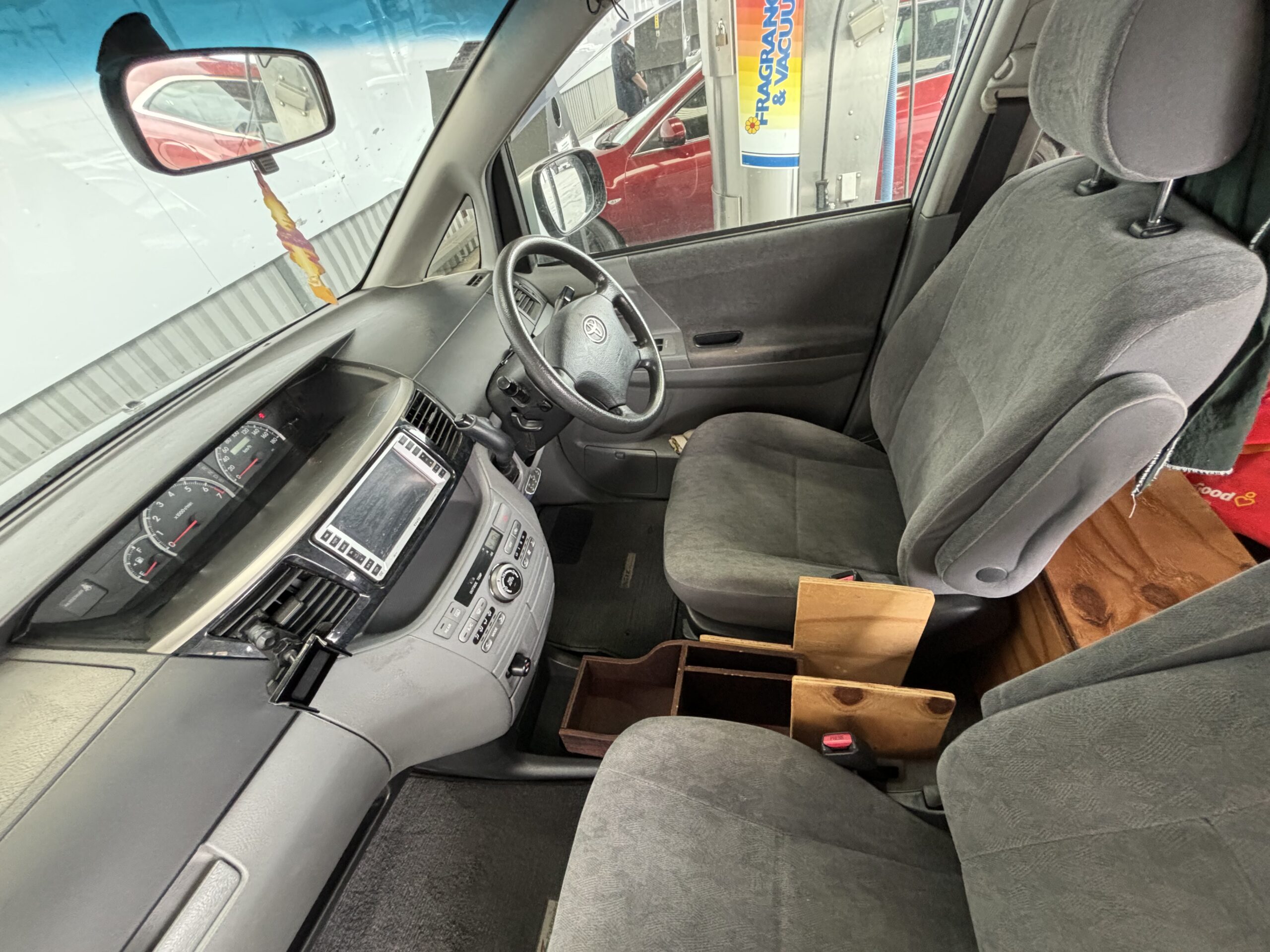 Toyota Voxy (2004)