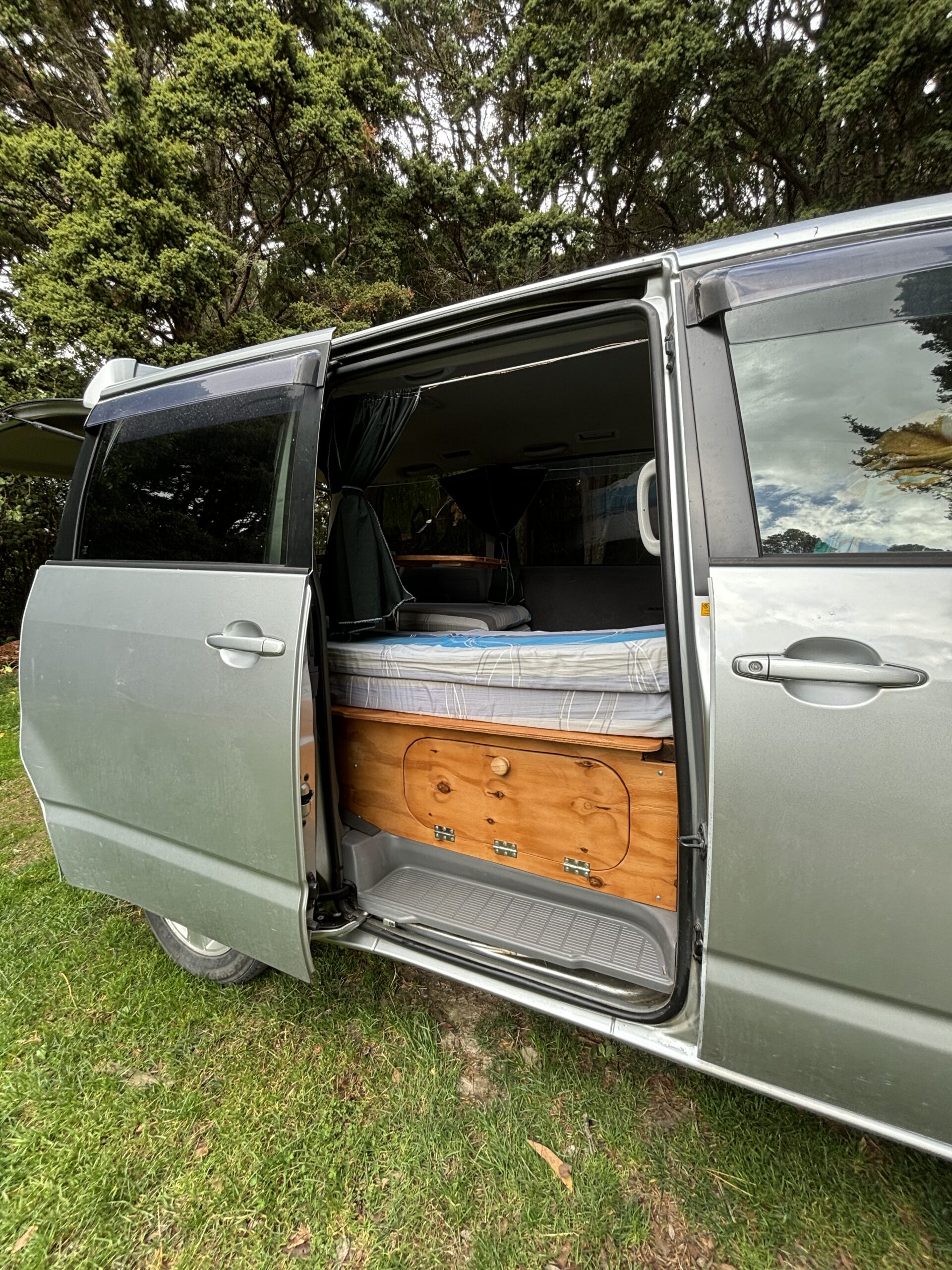 Toyota Voxy (2004)