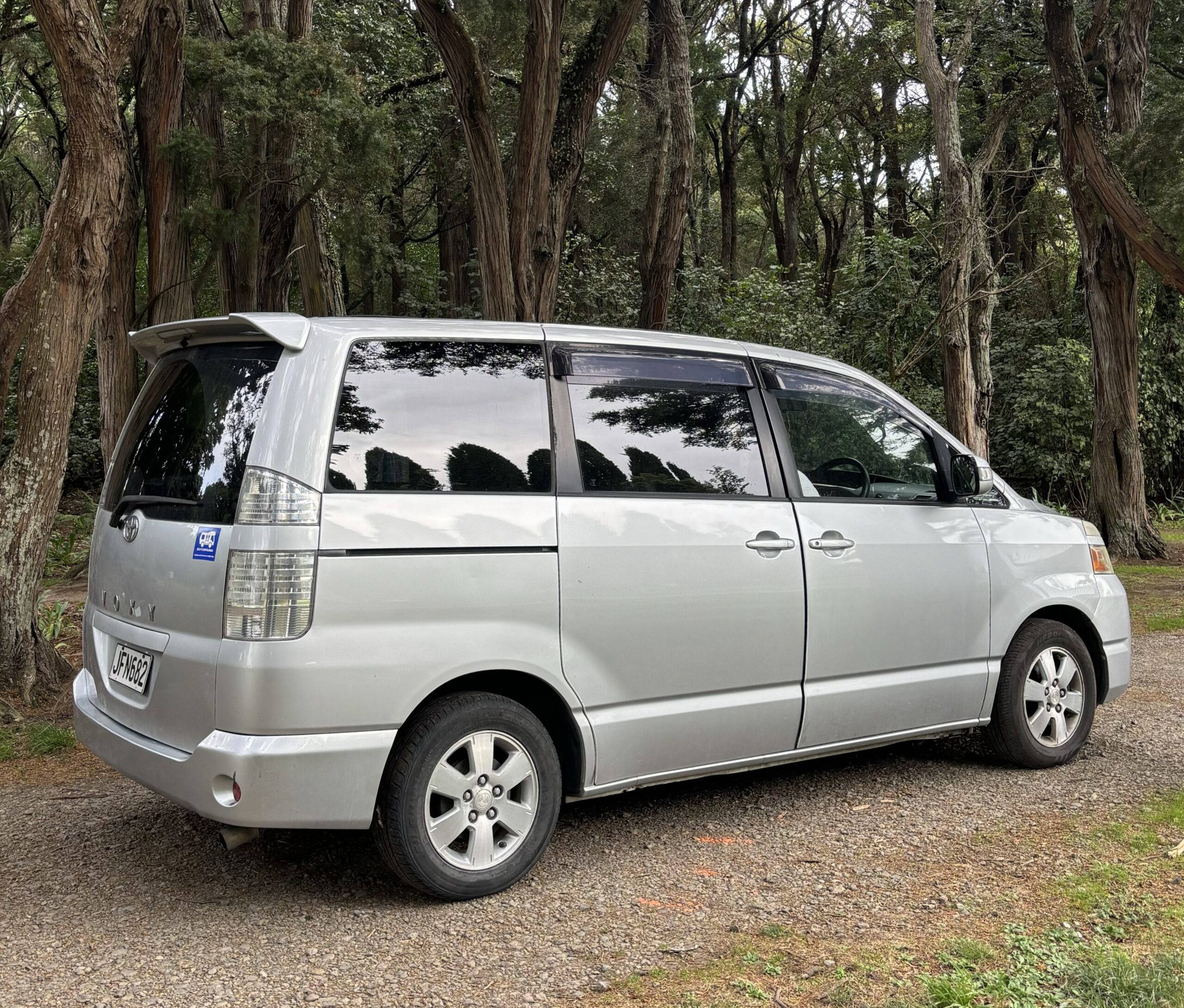 Toyota Voxy (2004)