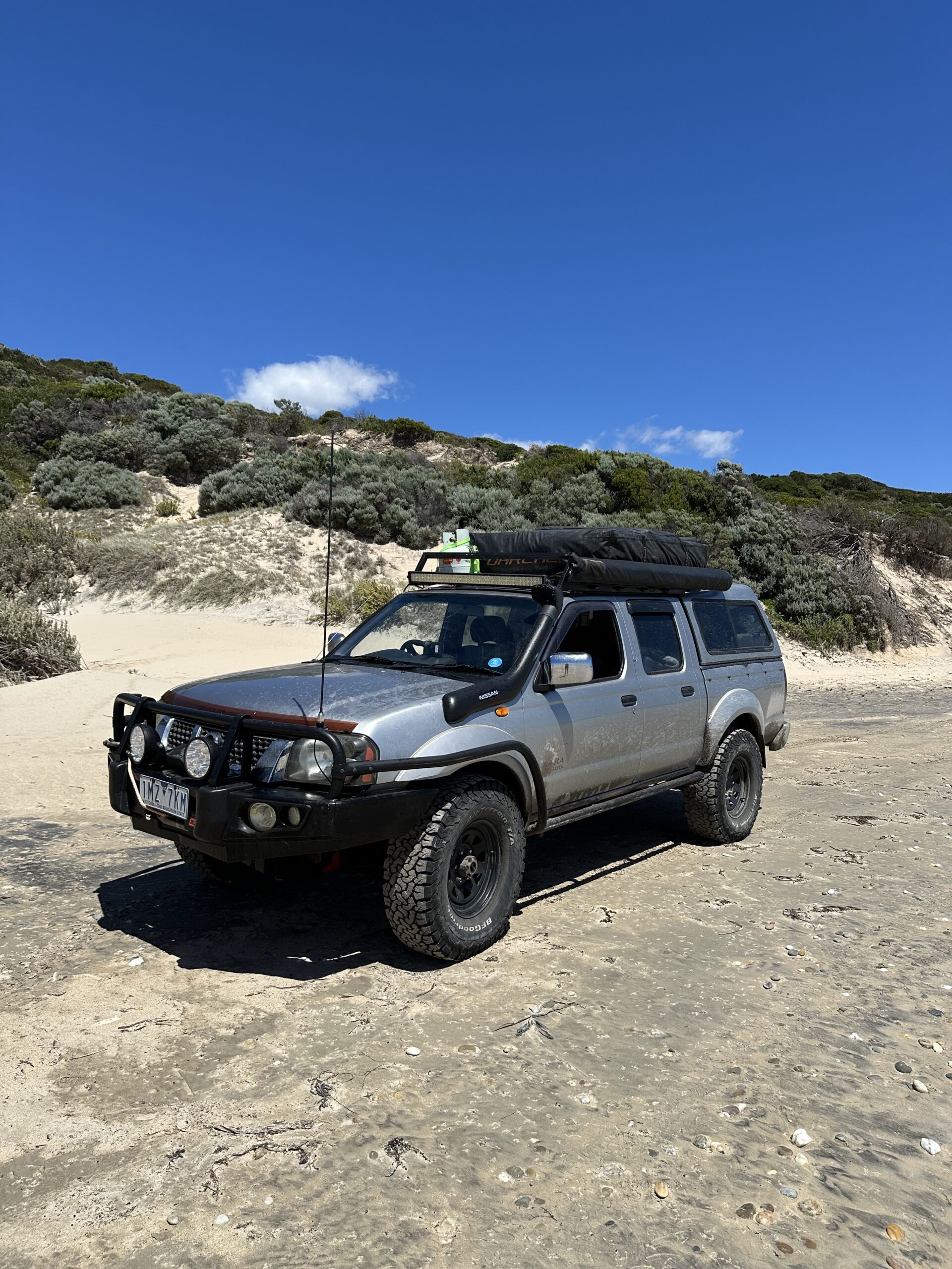 Nissan Navara ST-R 3.0 DI 4WD CAMPER ROOFTOP TENT