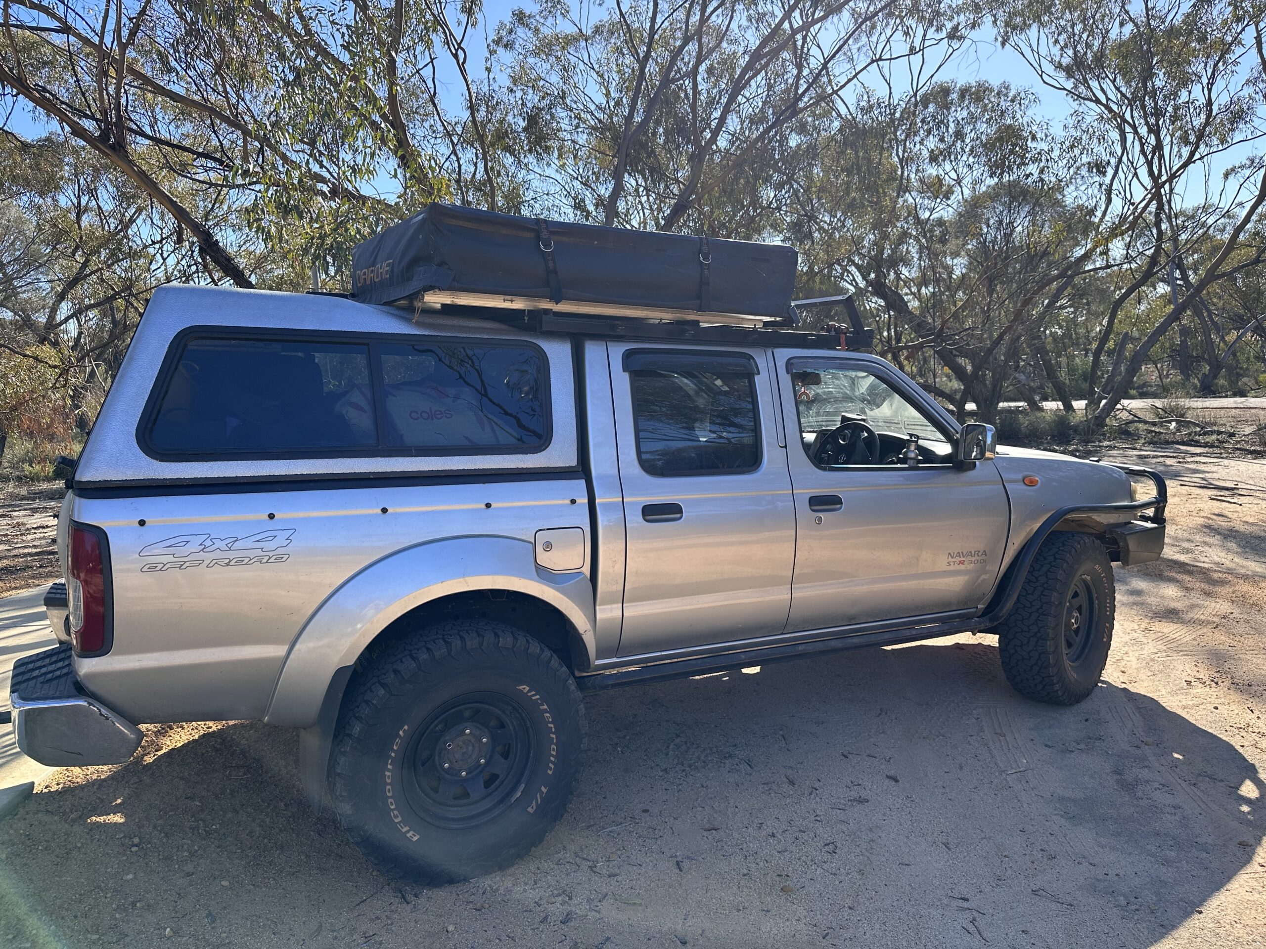 Nissan Navara ST-R 3.0 DI 4WD CAMPER ROOFTOP TENT
