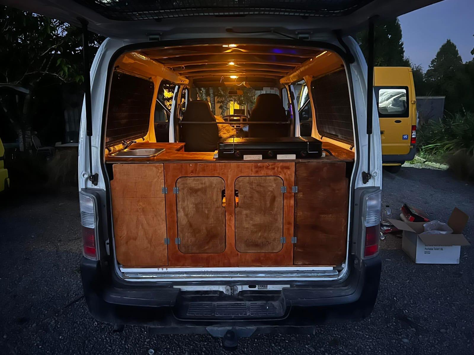 Isuzu como 2008 sc van