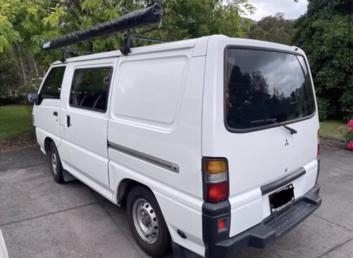 Mitsubishi Express 2009