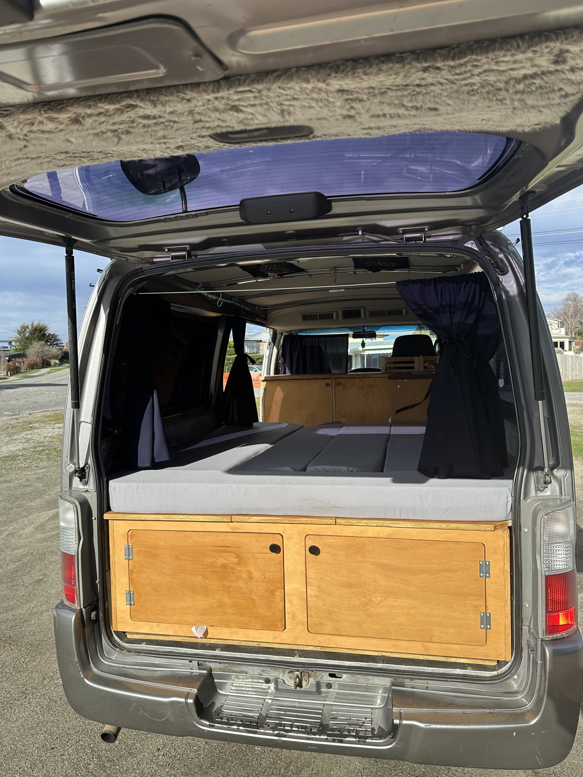 Nissan Caravan 2011