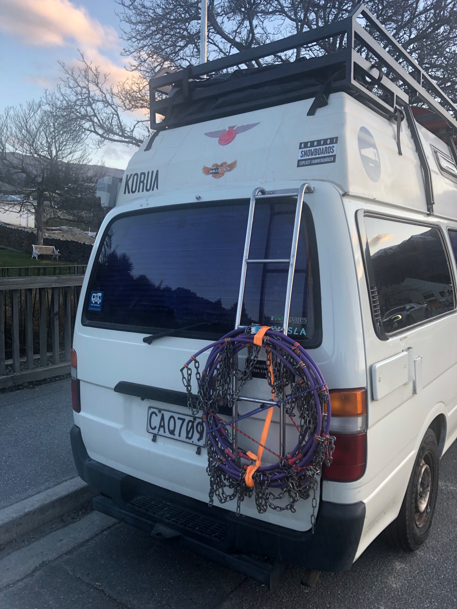 Toyota Hiace 1994 | High Roof | Solar Panel | Roof Rack