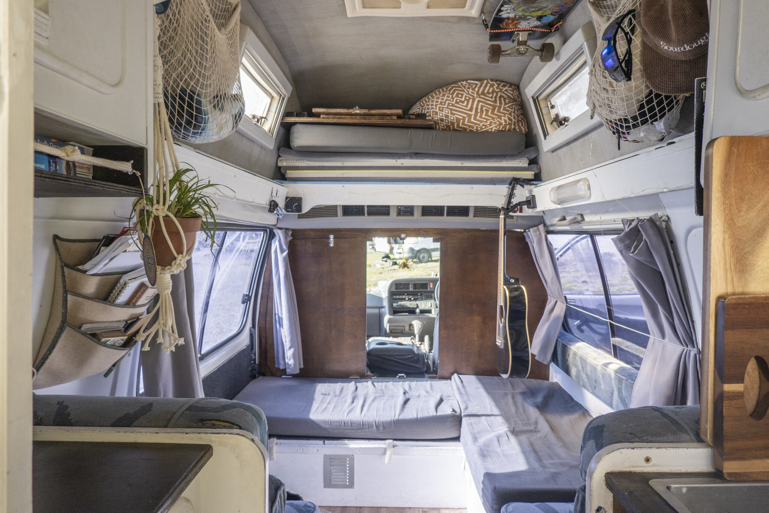 Toyota Hiace 1994 | High Roof | Solar Panel | Roof Rack