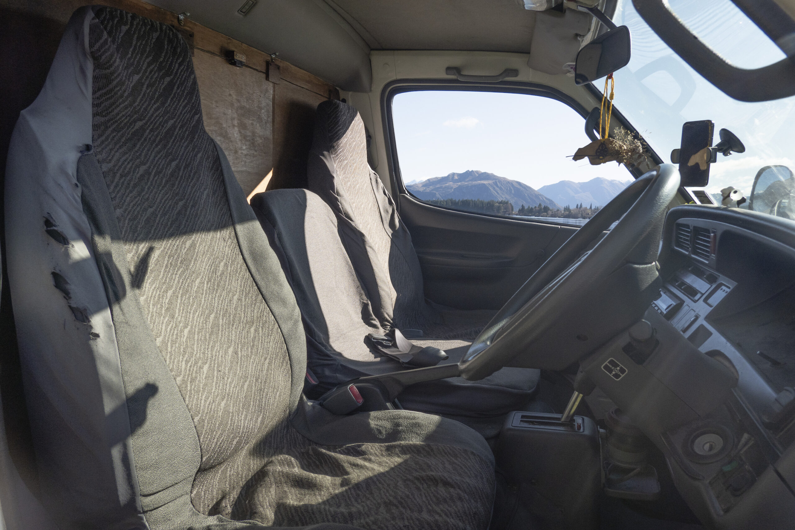 Toyota Hiace 1994 | High Roof | Solar Panel | Roof Rack