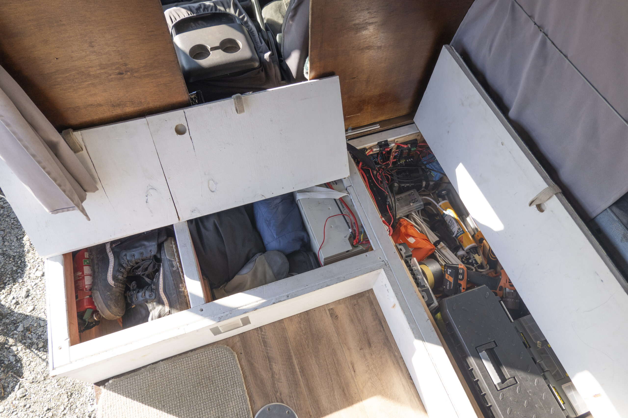 Toyota Hiace 1994 | High Roof | Solar Panel | Roof Rack