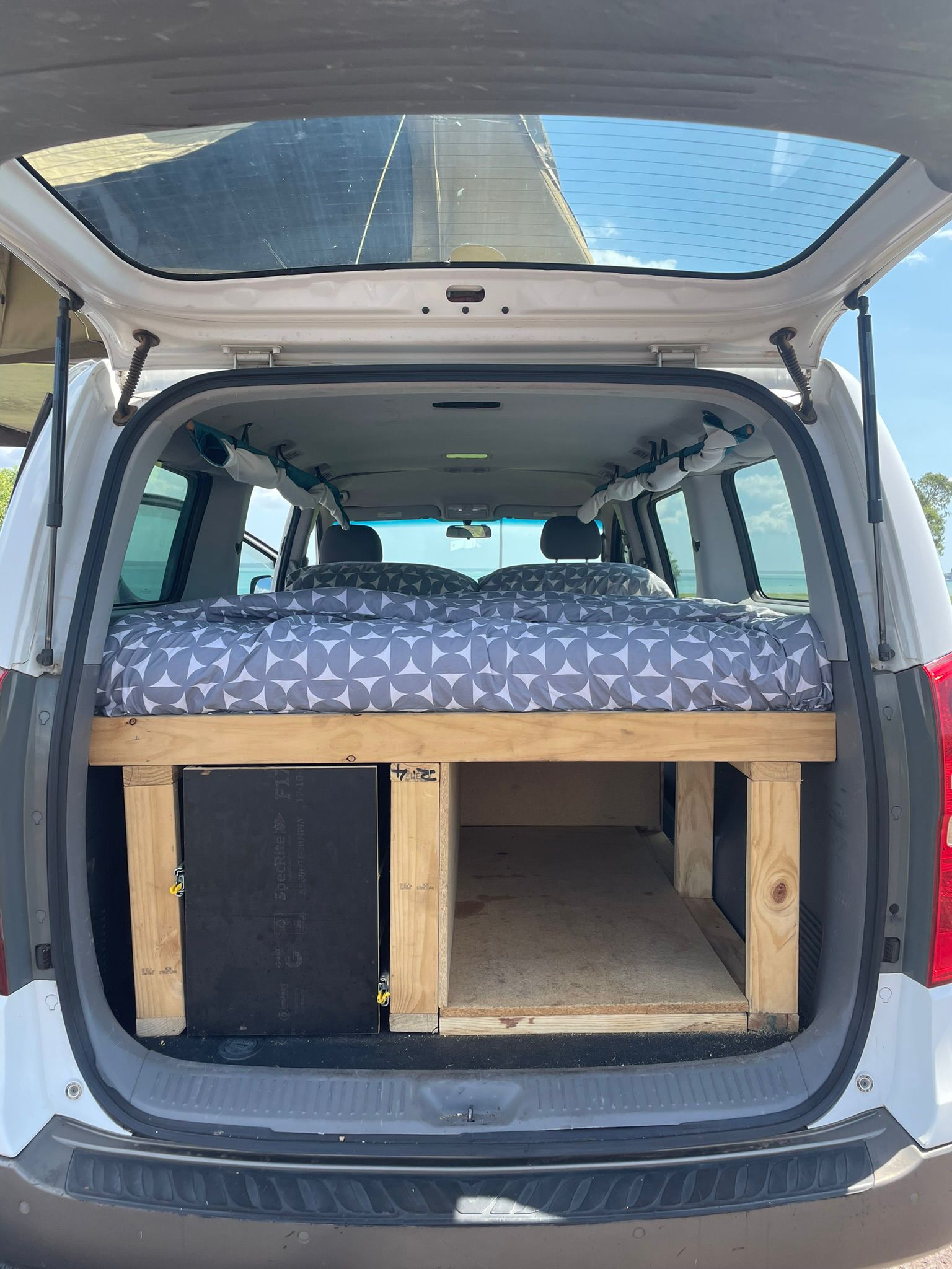 Hyundai imax 2008 | Adventure-Ready Van: Fully Equipped