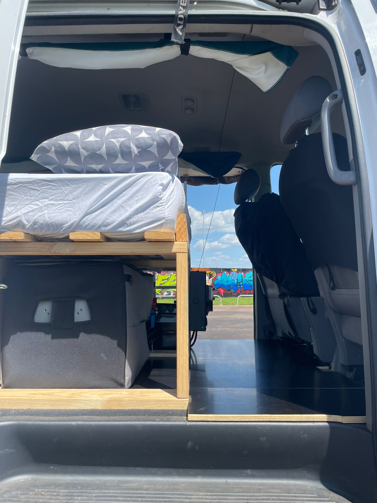 Hyundai imax 2008 | Adventure-Ready Van: Fully Equipped