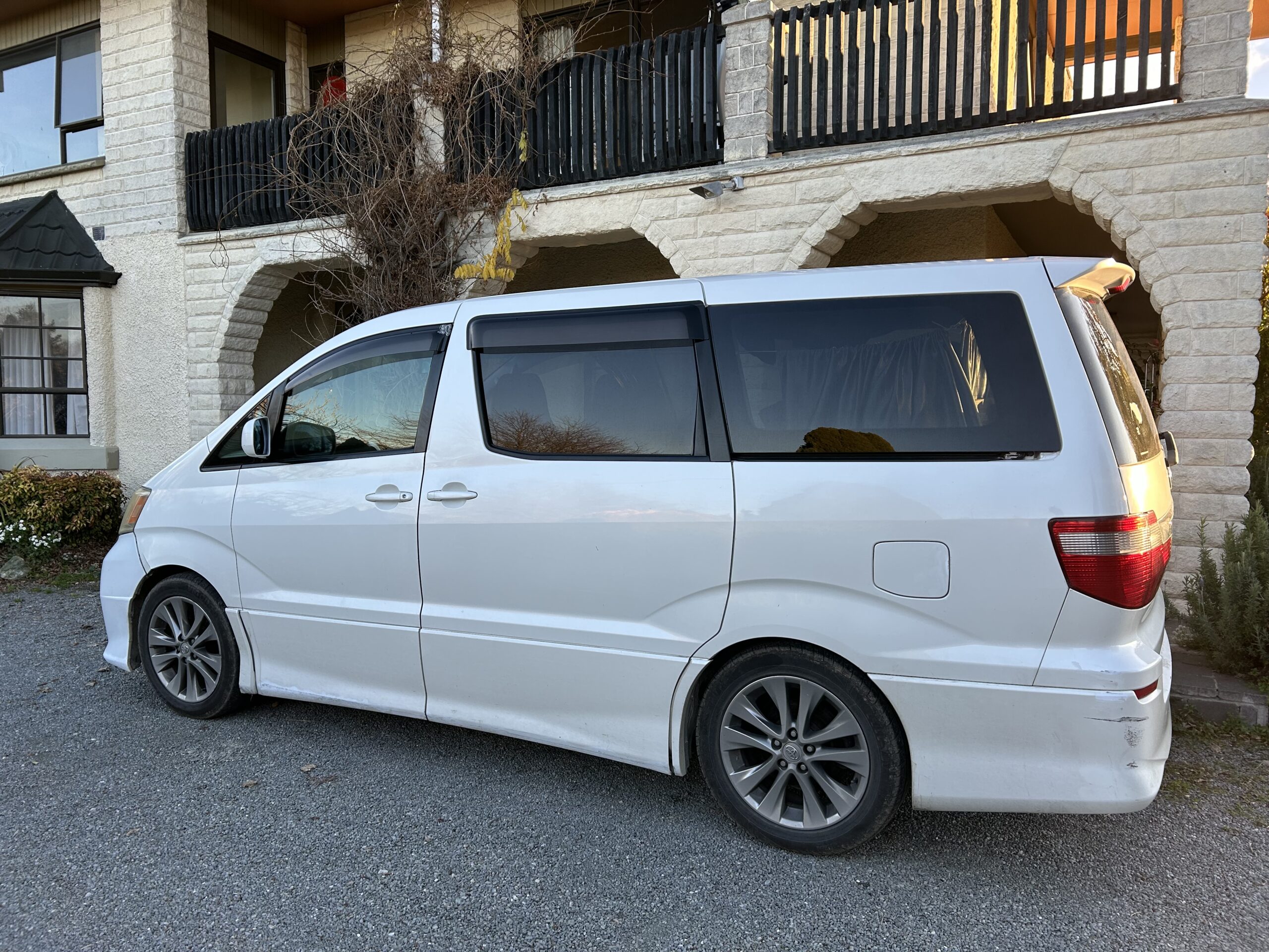 Toyota Alphard 2004