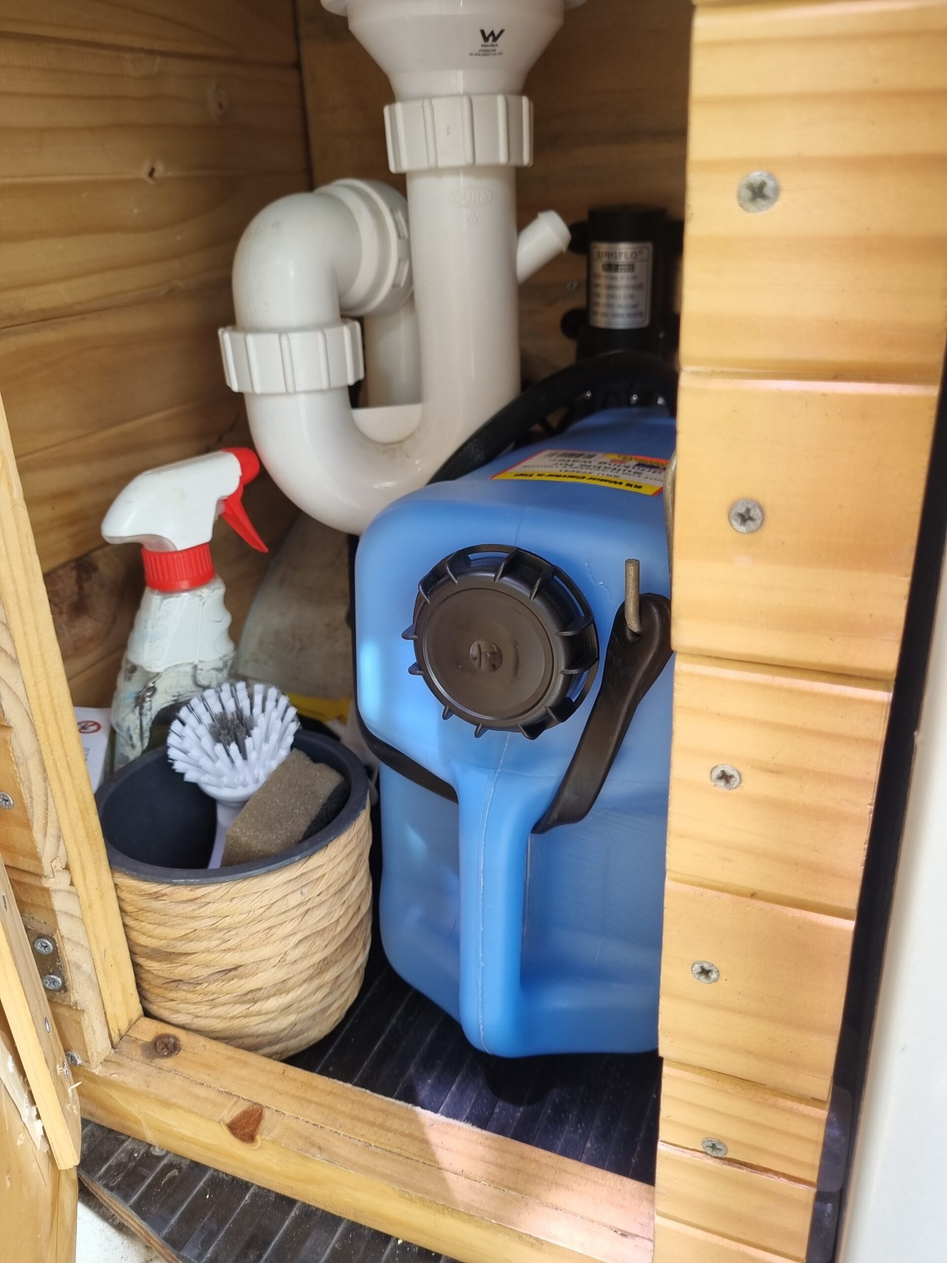 Mitsubishi express camper runs on petrol & LPG
