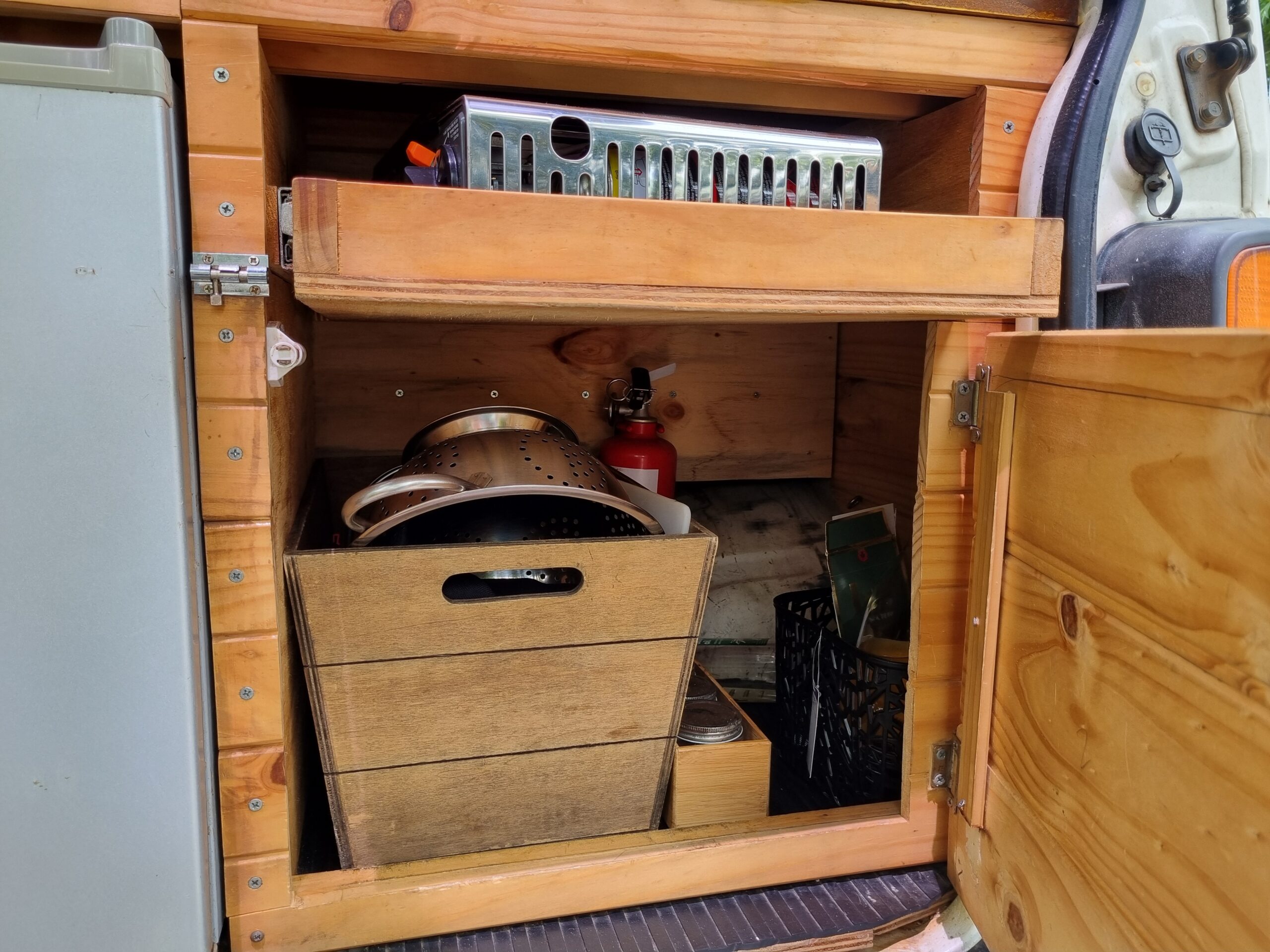 Mitsubishi express camper runs on petrol & LPG