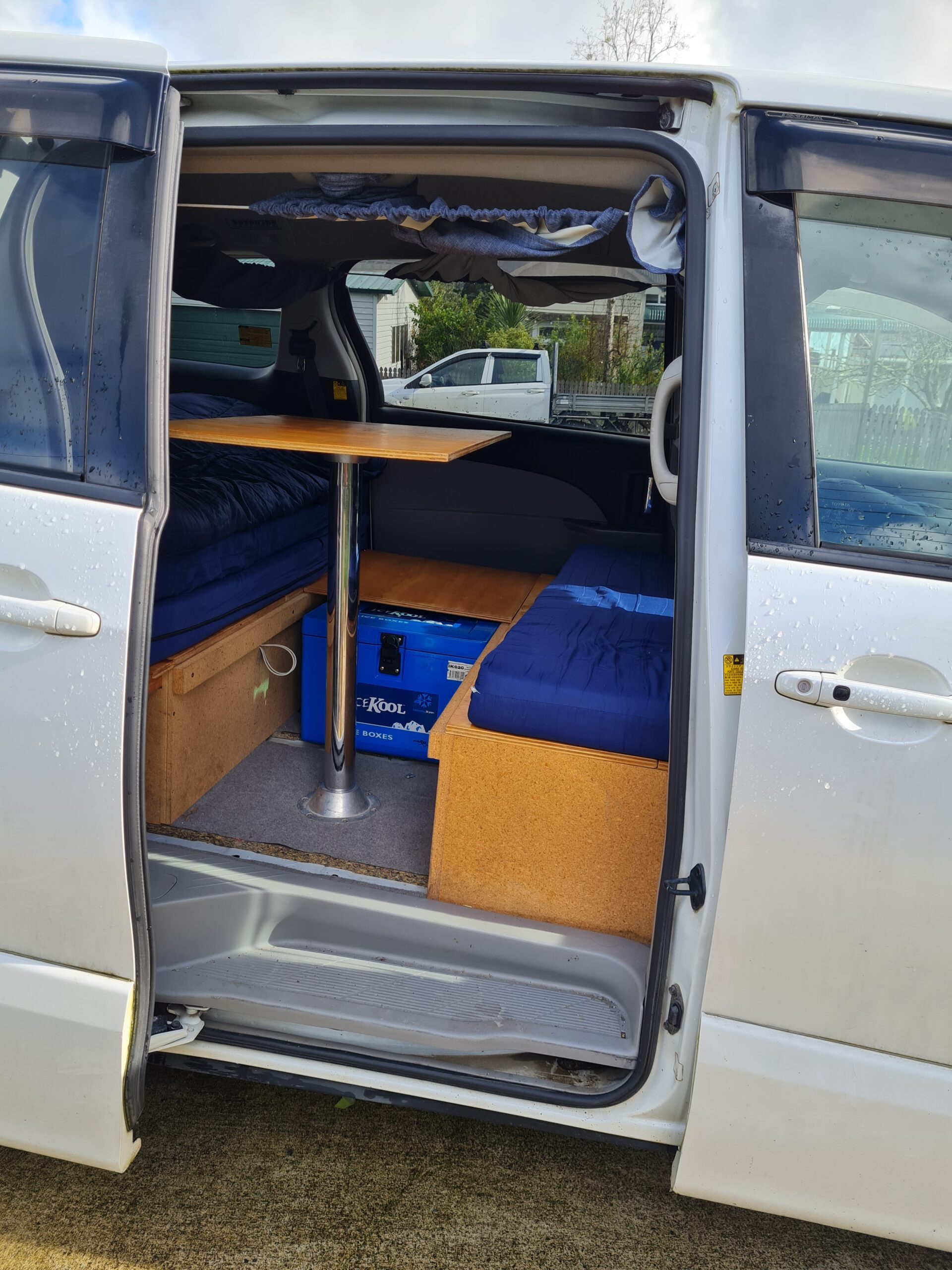 For sale: 2006 Toyota Estima 4WD