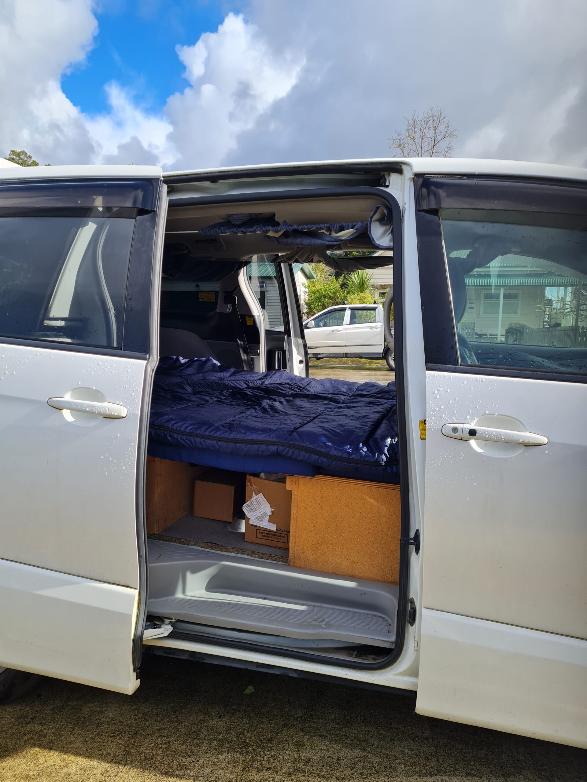 For sale: 2006 Toyota Estima 4WD