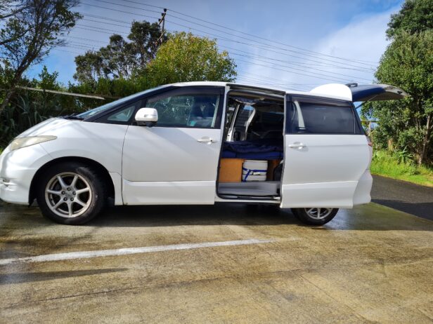 For sale: 2006 Toyota Estima 4WD