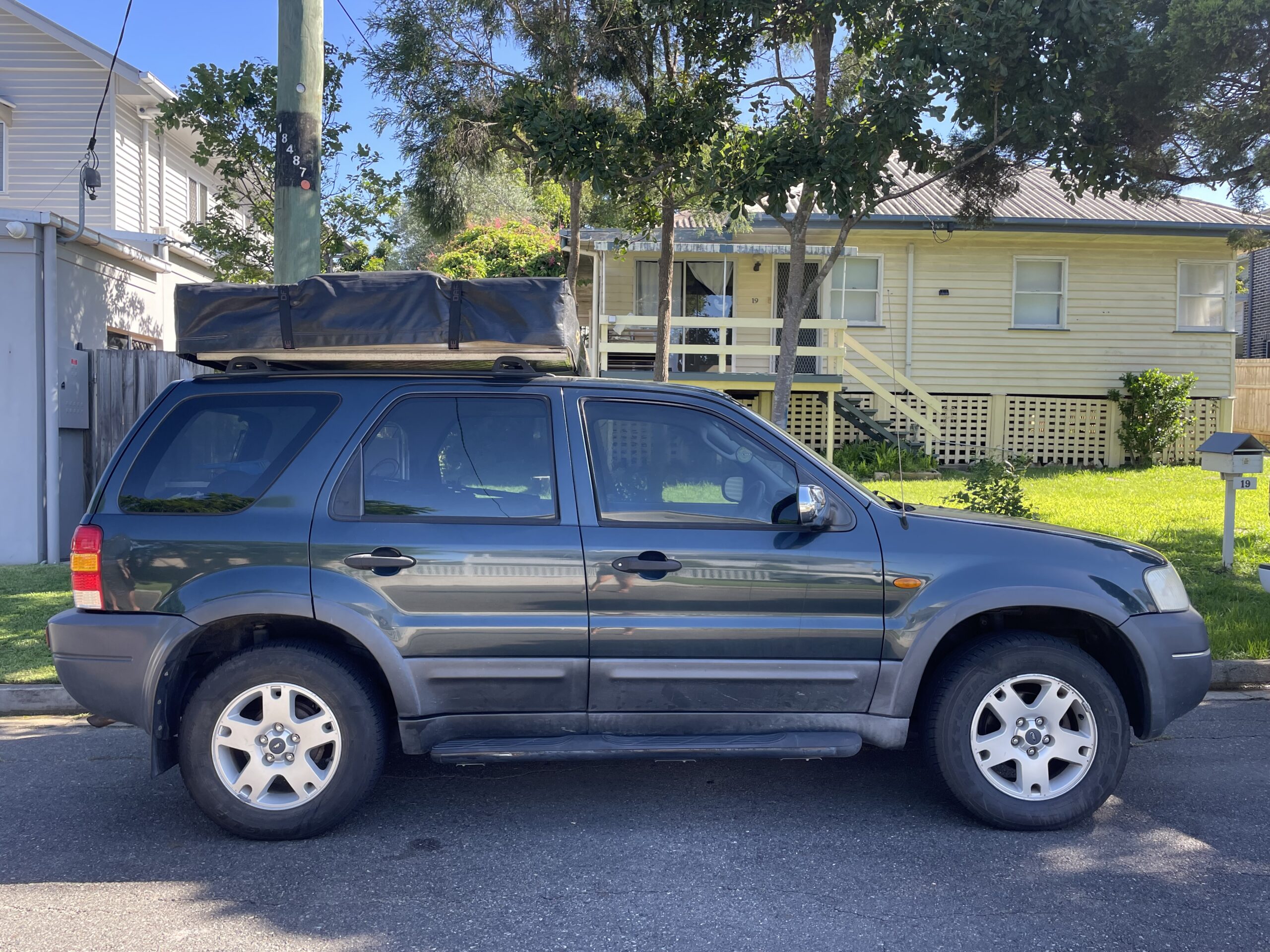 2004 Ford Escape XLS + full camping set up
