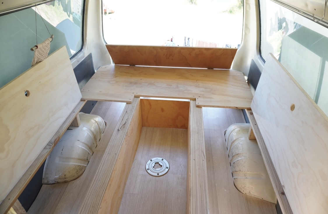 Mitsubishi L300 High Roof Green-Selfcontained Campervan