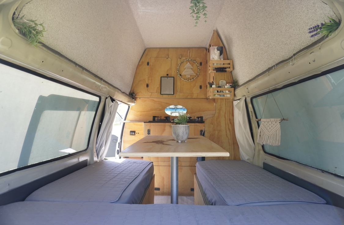 Mitsubishi L300 High Roof Green-Selfcontained Campervan