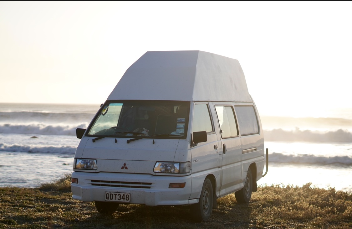 Mitsubishi L300 High Roof Green-Selfcontained Campervan