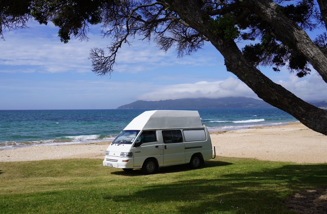 Mitsubishi L300 High Roof Green-Selfcontained Campervan
