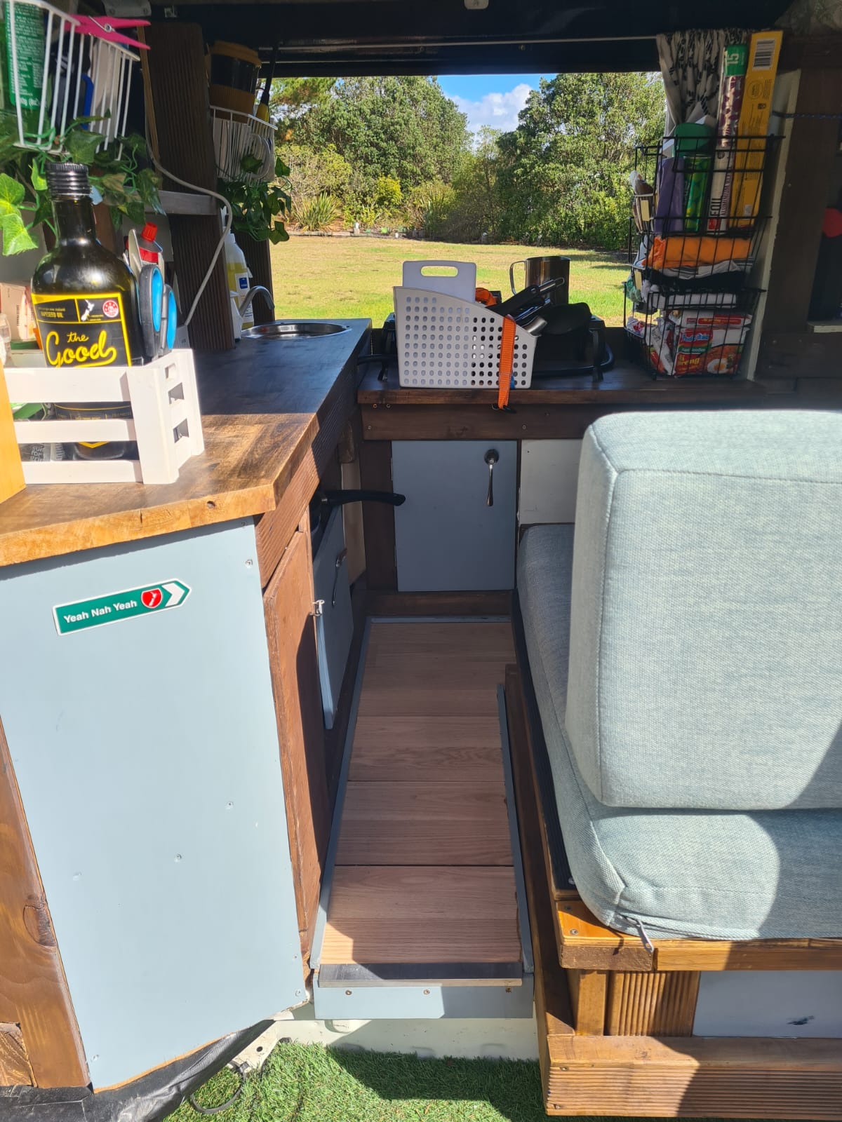 Toyota Hiace 1999 “Olive”