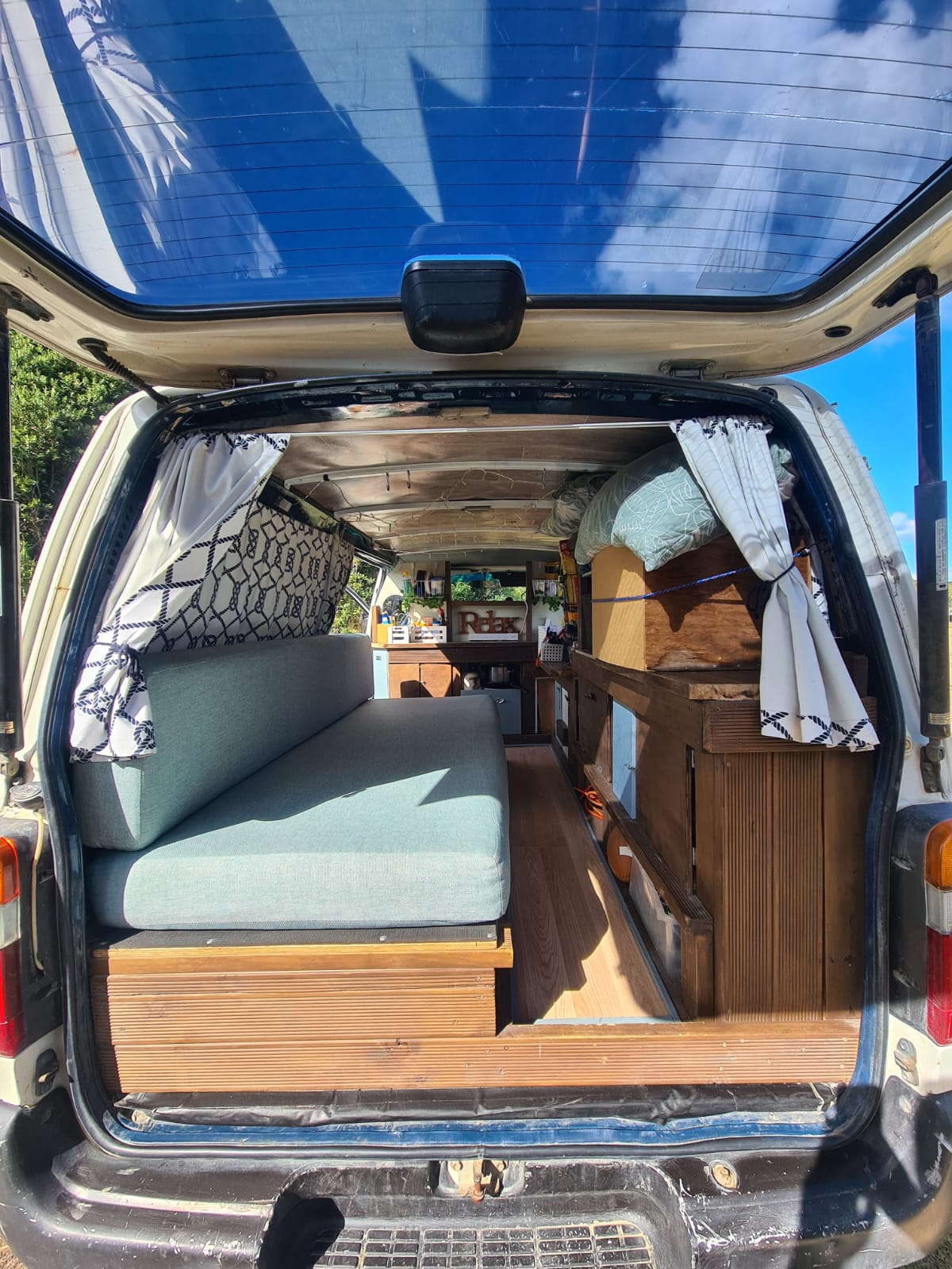 Toyota Hiace 1999 “Olive”