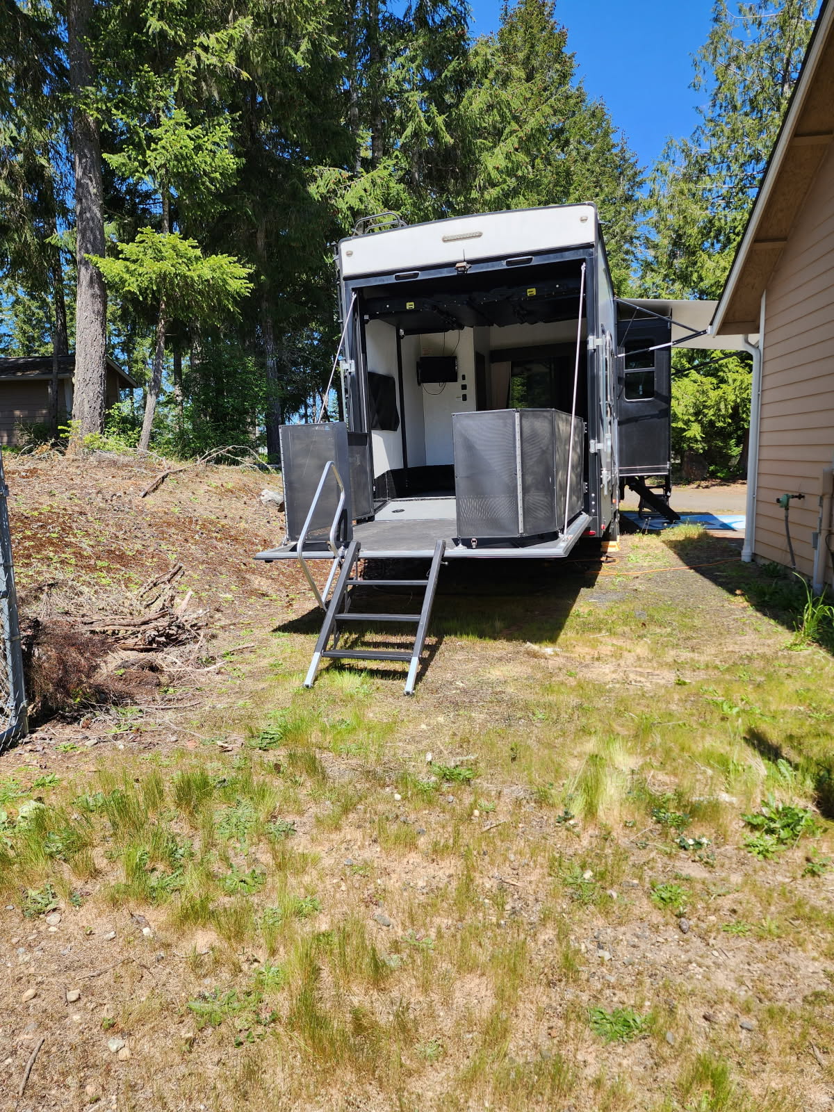 2018 Keystone Raptor Fifth Wheel