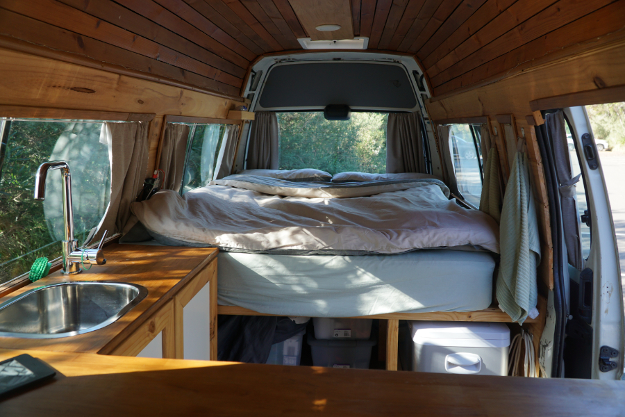 FULLY EQUIPPED AUTOMATIC 2002 TOYOTA HIACE