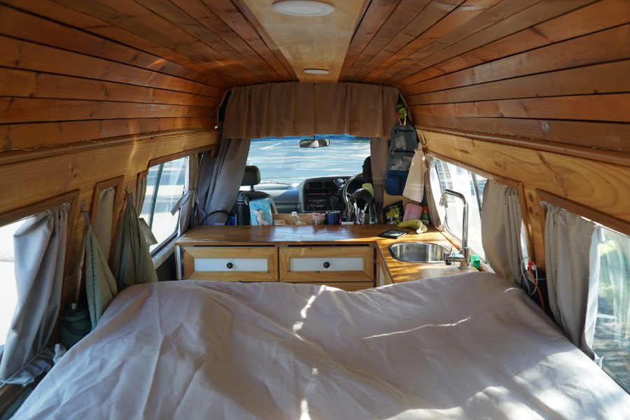 FULLY EQUIPPED AUTOMATIC 2002 TOYOTA HIACE