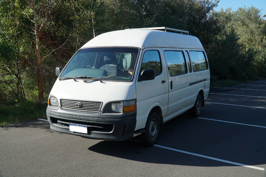 FULLY EQUIPPED AUTOMATIC 2002 TOYOTA HIACE