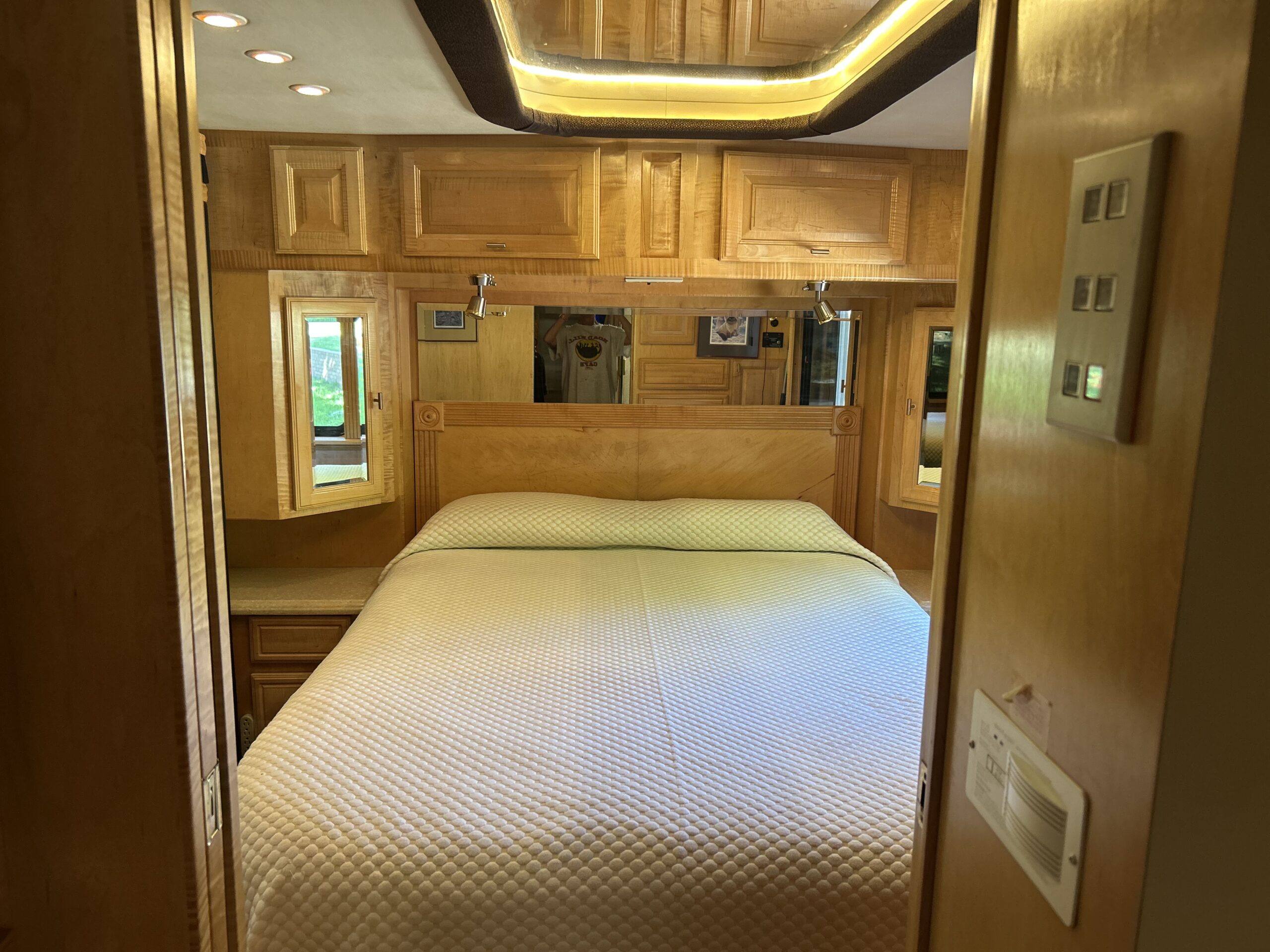 2004 Foretravel U295