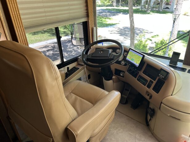 2004 Foretravel U295