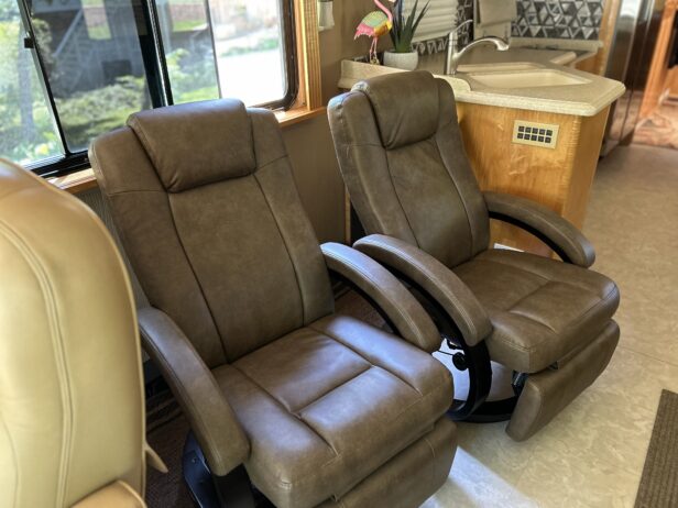 2004 Foretravel U295