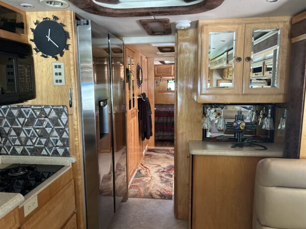 2004 Foretravel U295