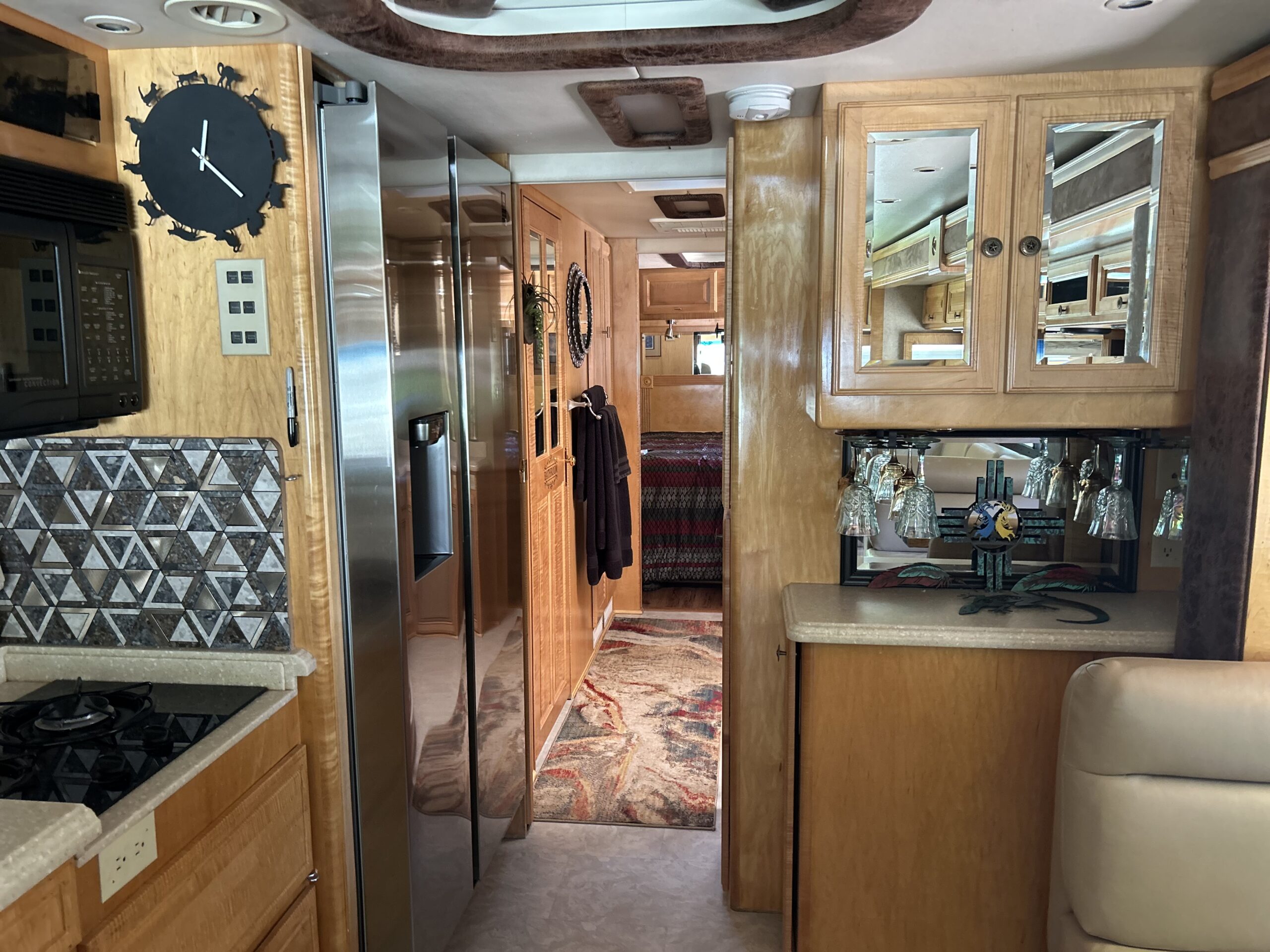 2004 Foretravel U295