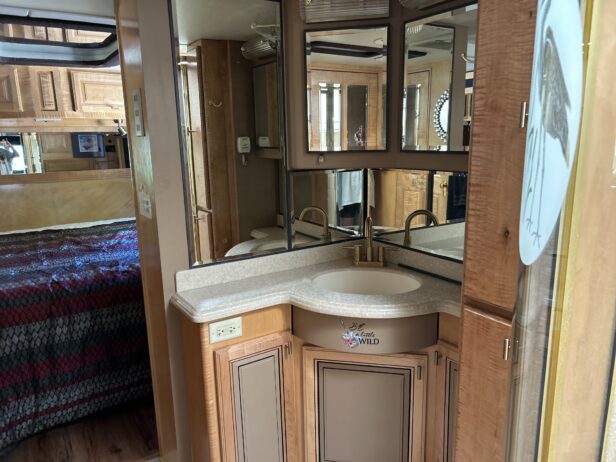 2004 Foretravel U295