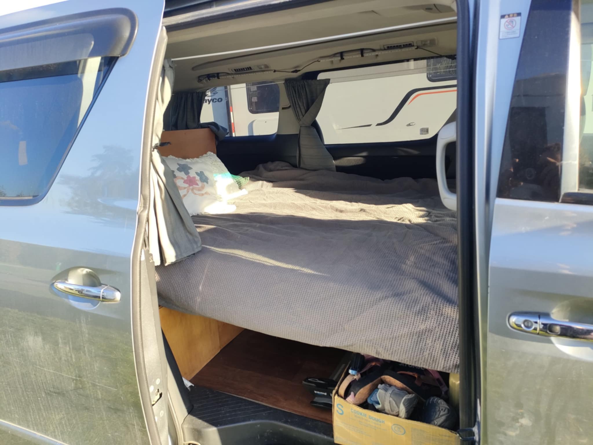 Self-contained Toyota Alphard 2008 for sale (Green certification)
