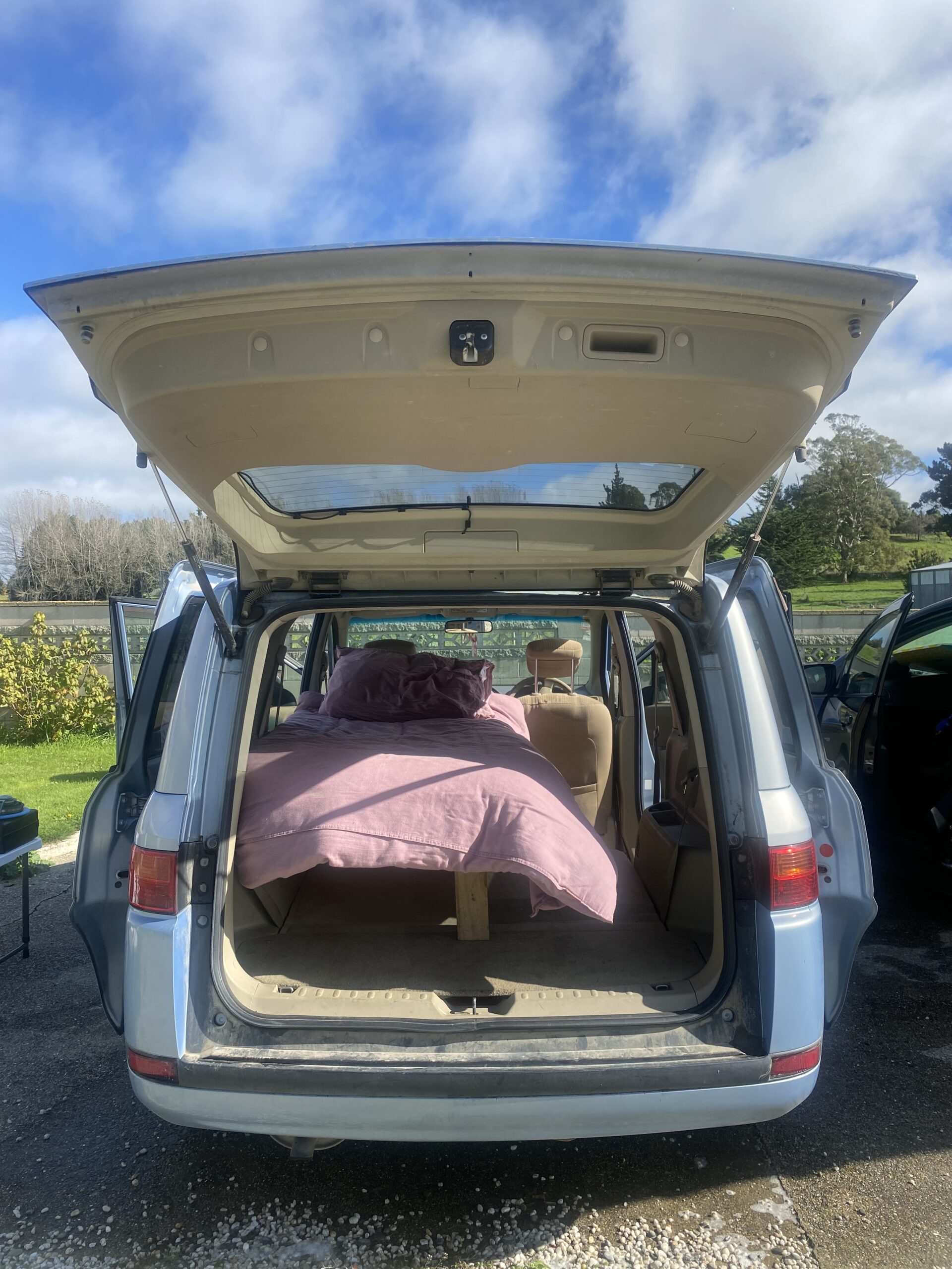 2005 Nissan Lafesta Sleeping car