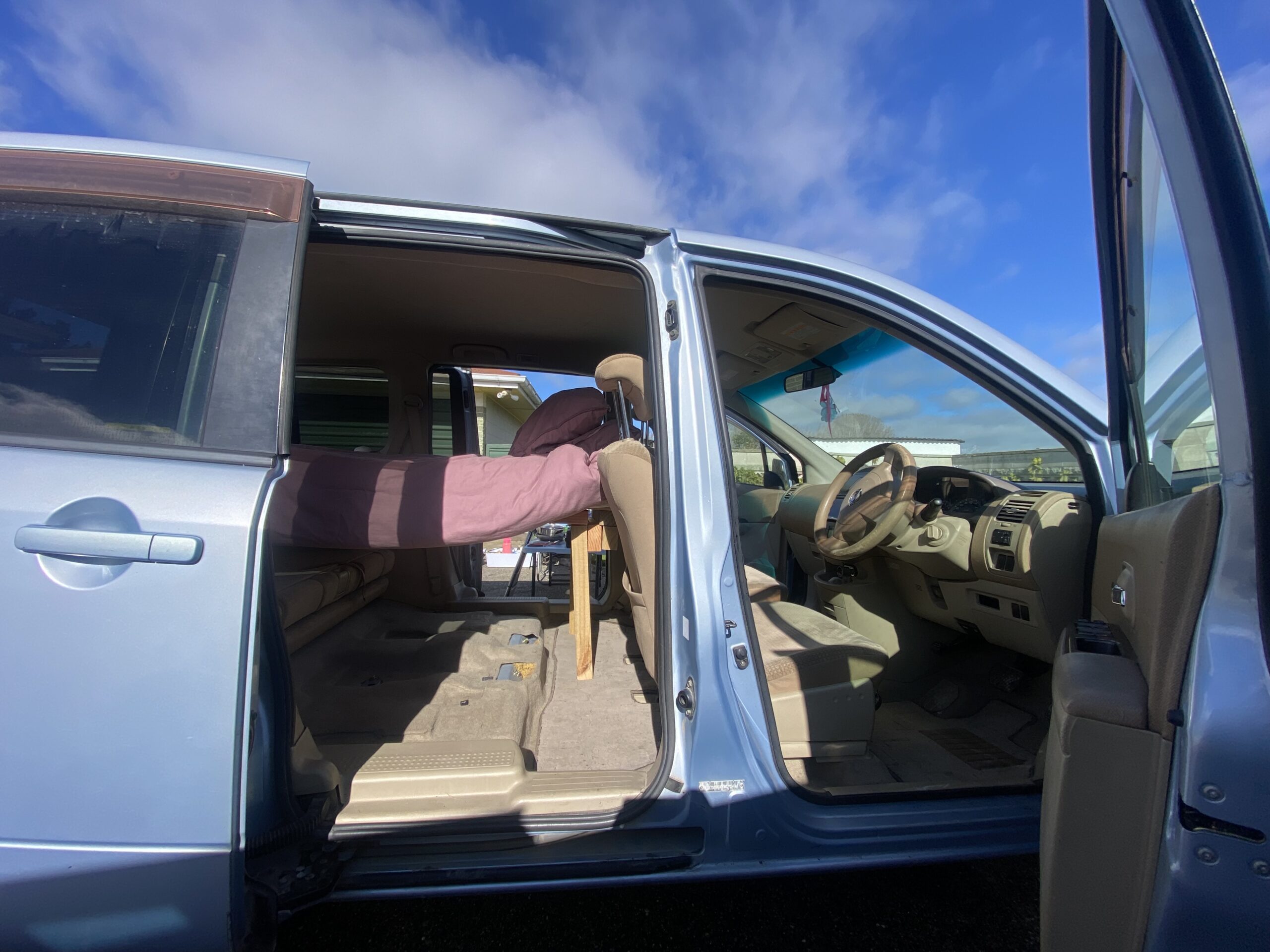 2005 Nissan Lafesta Sleeping car