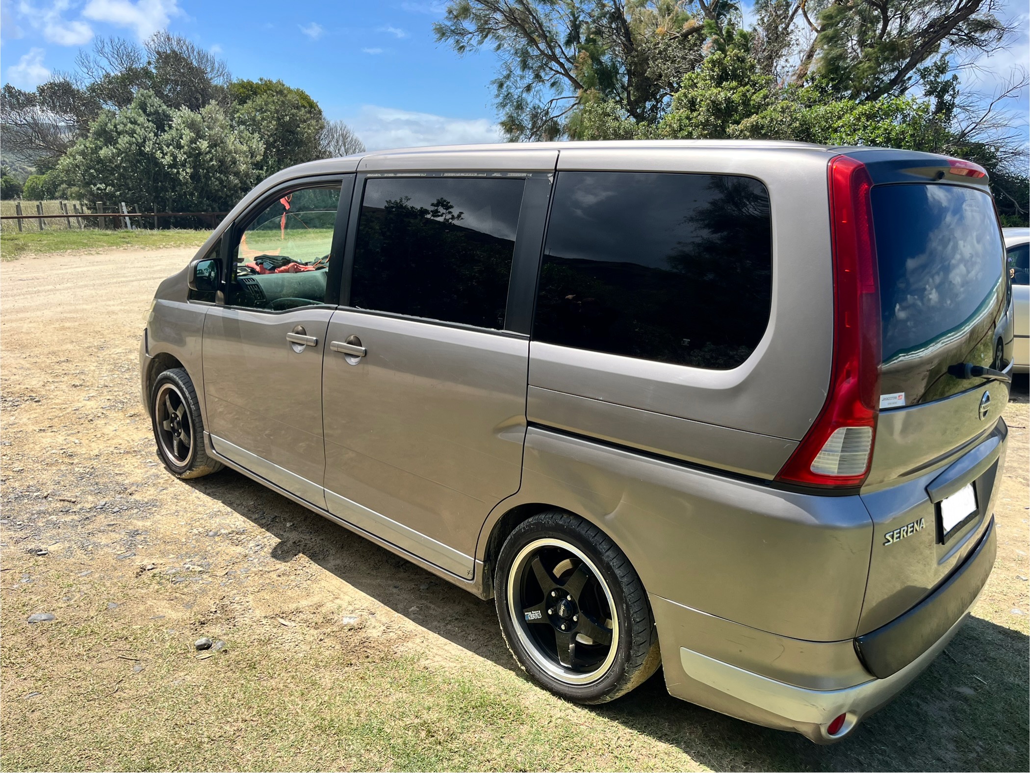 Nissan Serena 2005