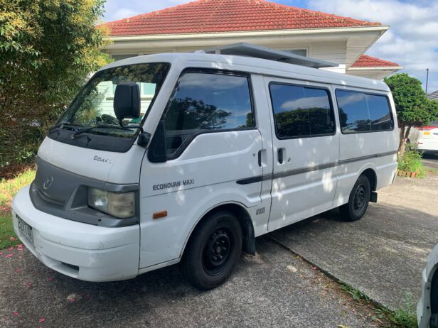 Mazda E2000 Maxi Self-Contained
