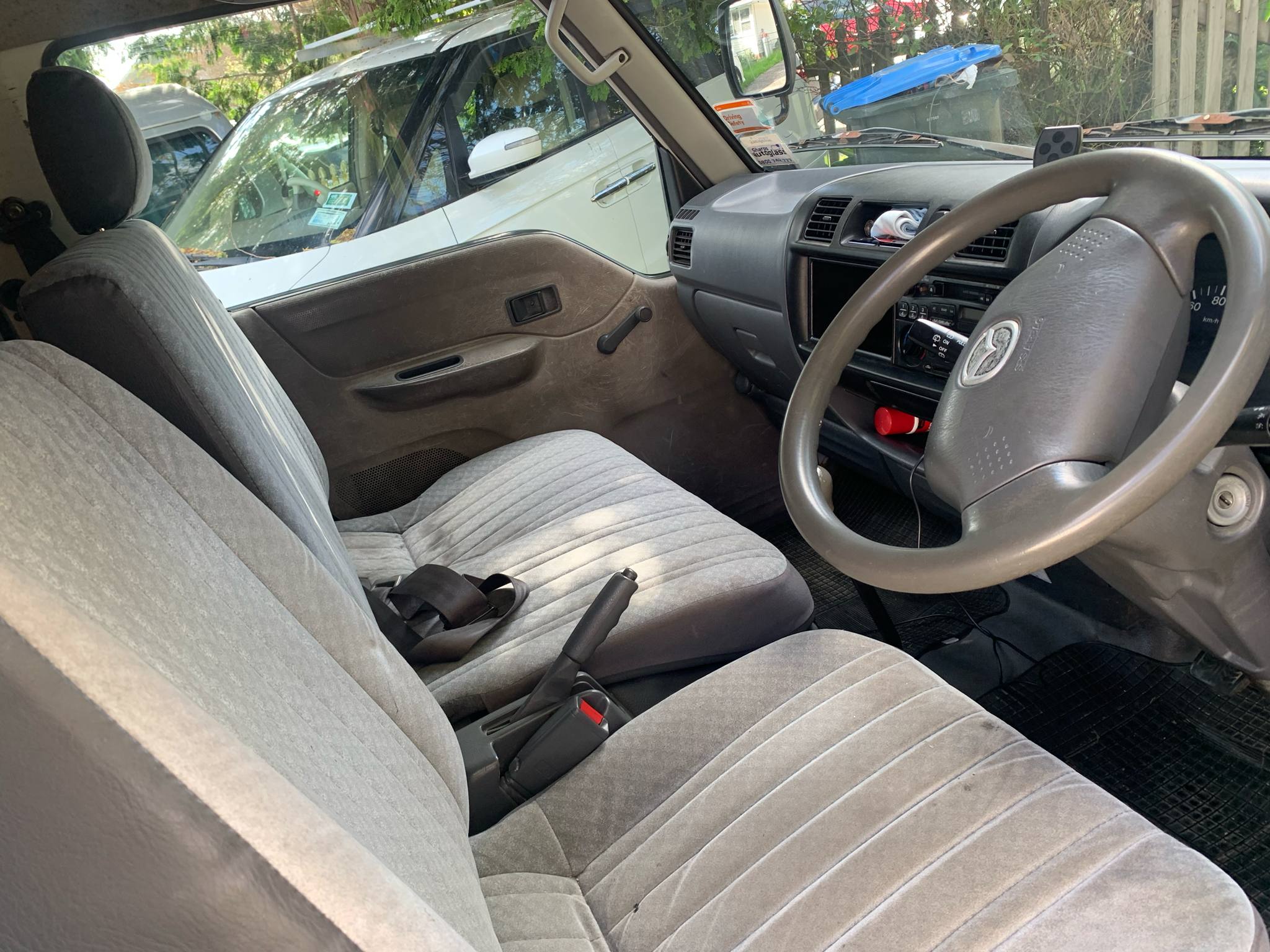 Mazda E2000 Maxi Self-Contained