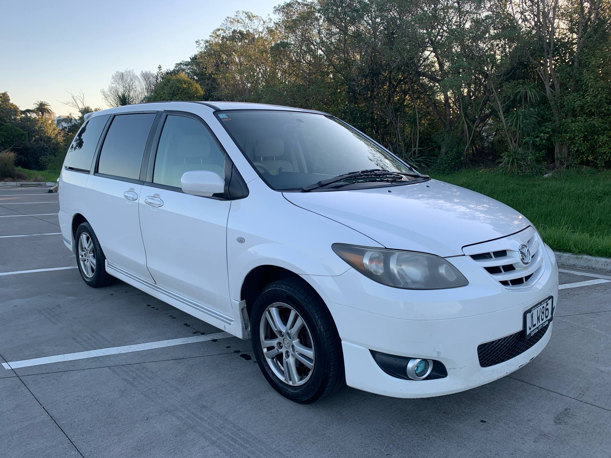 Mazda MPV 2004 Self-Contained