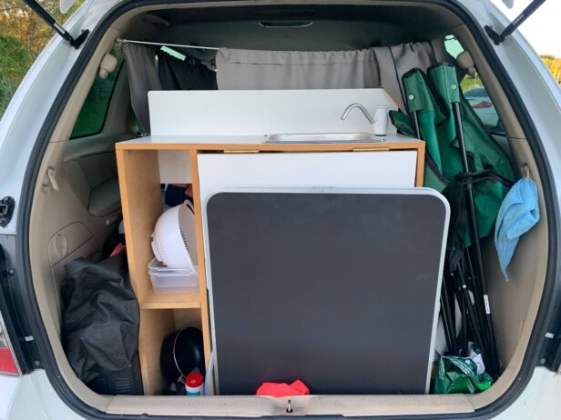 Mazda MPV 2004 Self-Contained