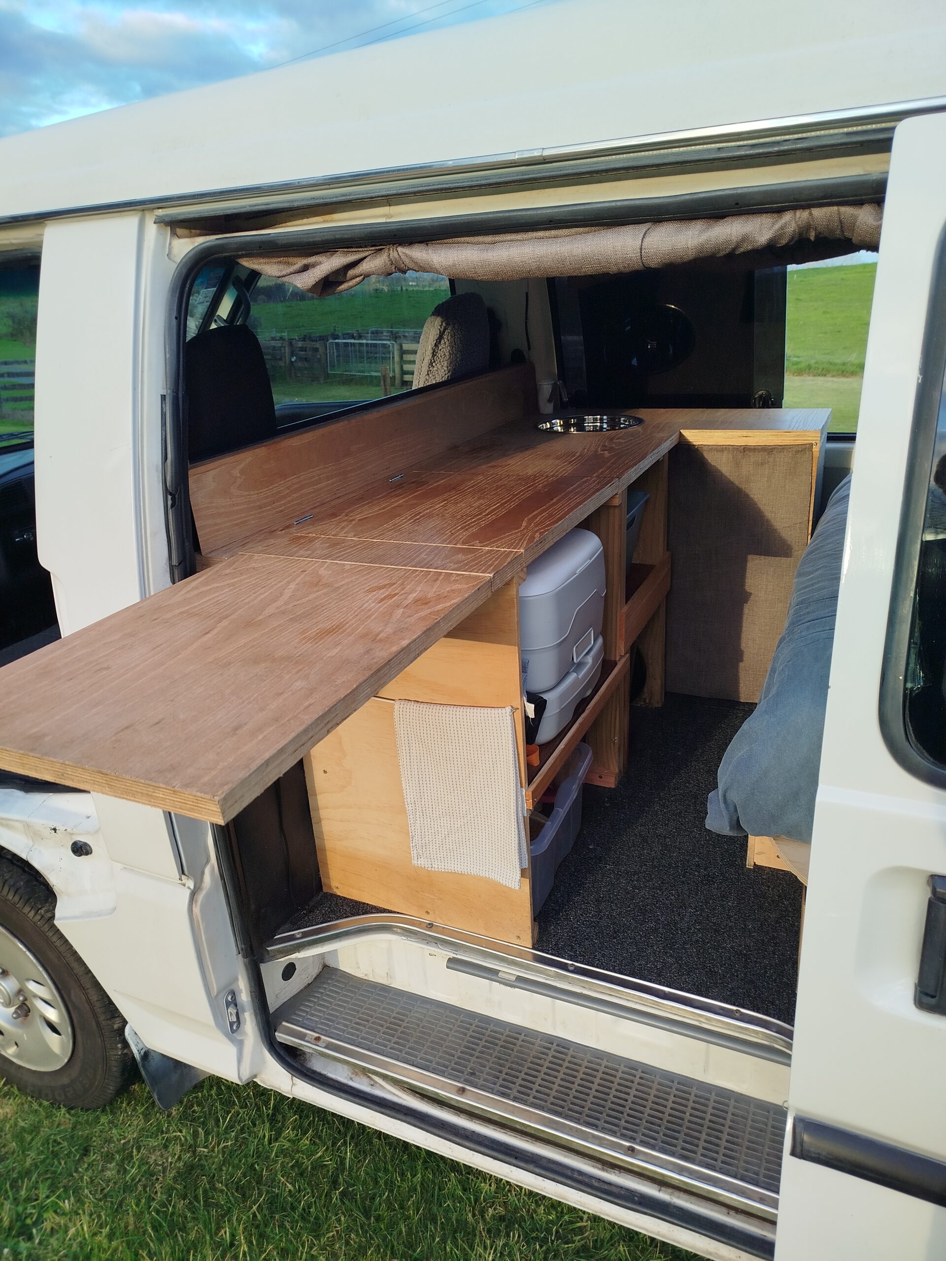 Self contained van – Green sticker