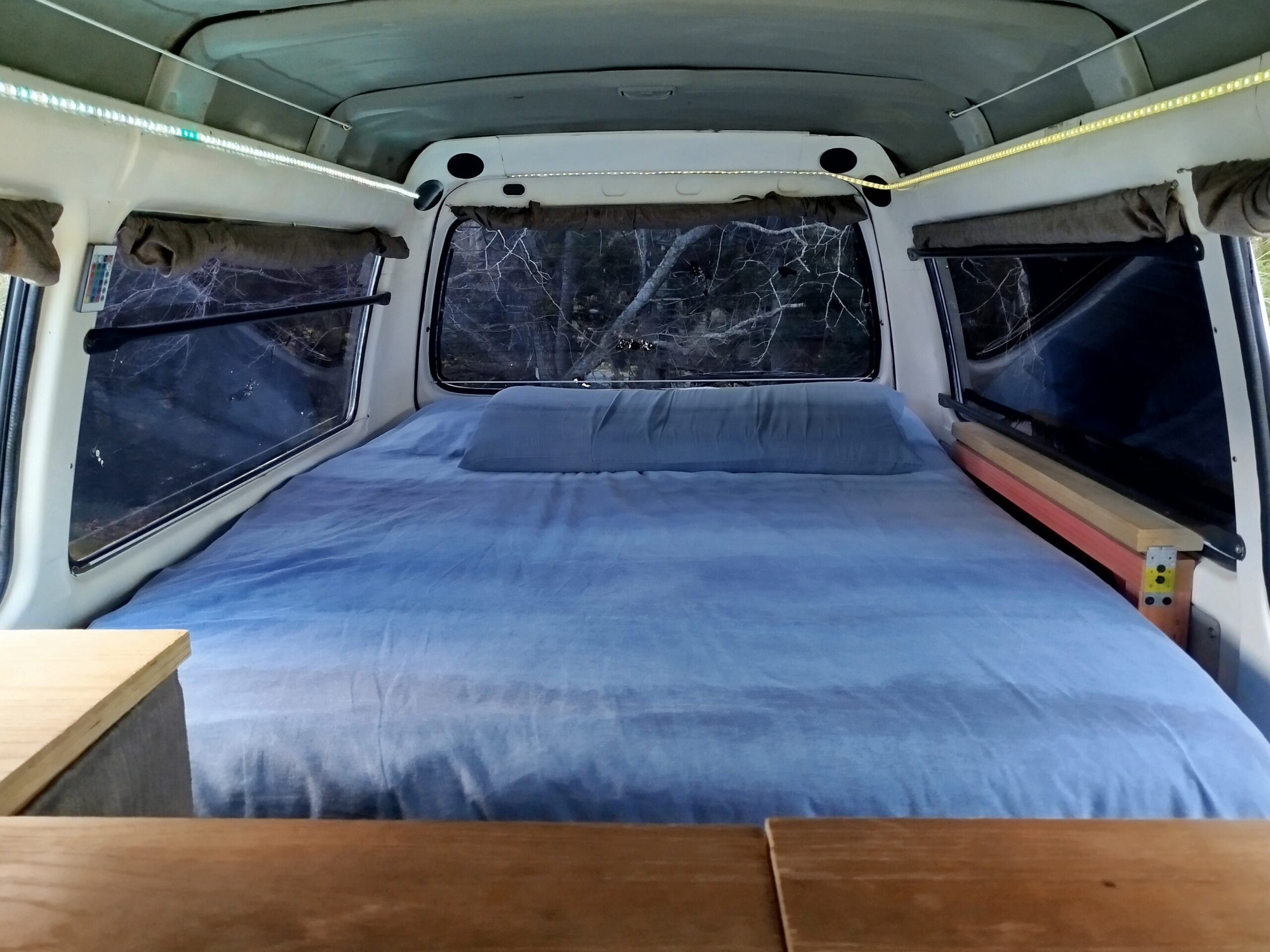 Self contained van – Green sticker