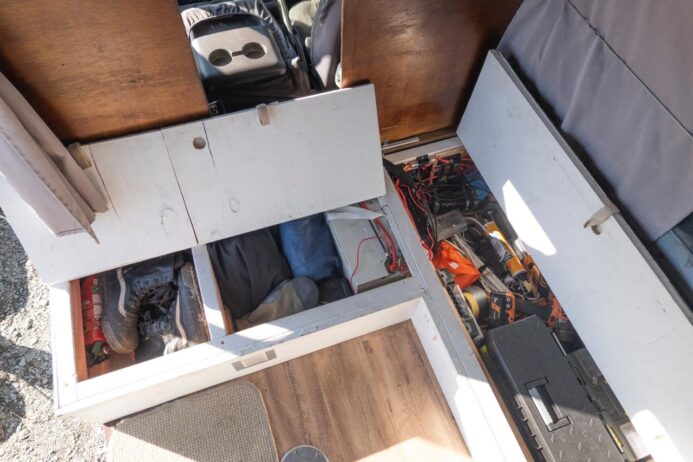 Toyota Hiace 1994 | High Roof | Solar Panel | Roof Rack